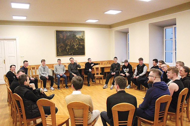 	Uczestnicy spotkania włączyli się w rytm dnia seminaryjnego, wysłuchali świadectw i wzięli udział w warsztatach apologetycznych i psychologicznych.