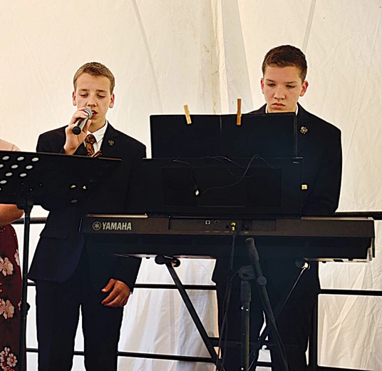 	Występ młodych artystów podczas srebrnego jubileuszu szkół katolickich w Sandomierzu.