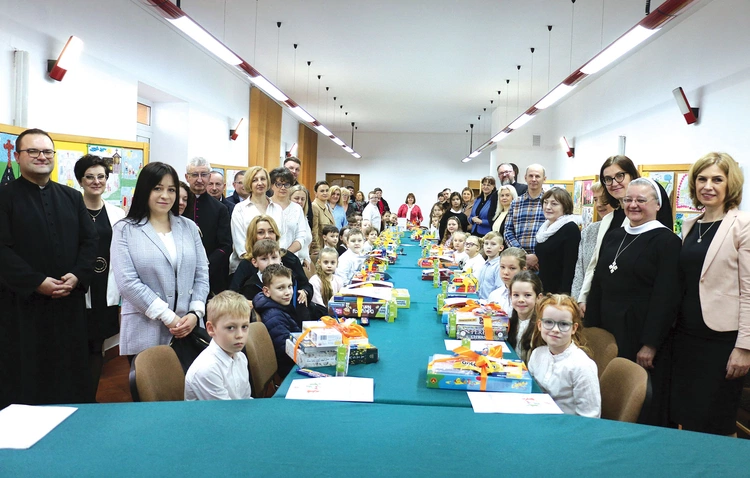 	Uczestnicy z opiekunami i organizatorami.