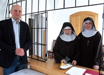 	Relikwie warszawianki bł. Marii Teresy Kowalskiej przekazały mniszki z Przasnysza.