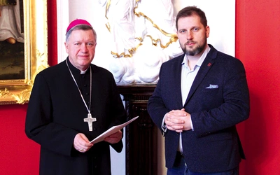	Podczas odbierania dekretu.