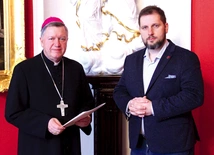 	Podczas odbierania dekretu.
