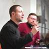 	Najpierw jest Msza św. z nieszporami w katedrze, a później wykład i okazja do zadawania pytań w sali papieskiej. 
