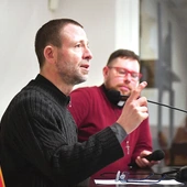 	Najpierw jest Msza św. z nieszporami w katedrze, a później wykład i okazja do zadawania pytań w sali papieskiej. 