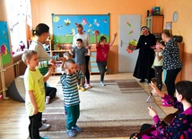 	Siostry zachęcają wszystkich zainteresowanych do kontaktu.