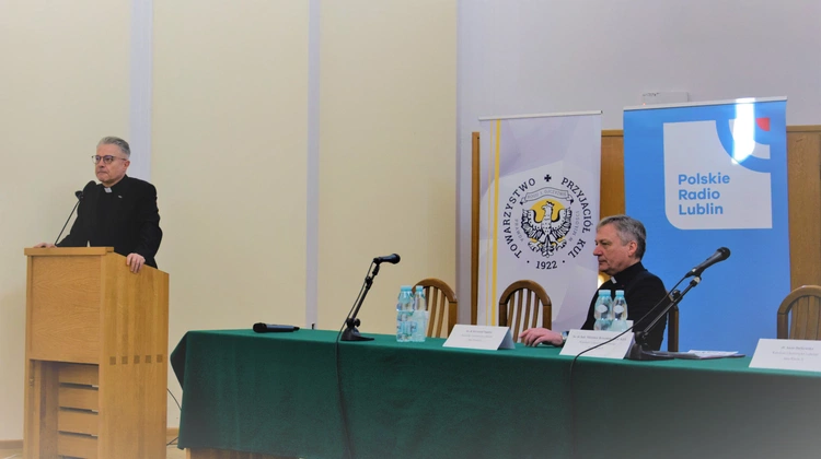 Godność osoby ludzkiej a humanizacja zwierząt - gdzie leży granica?