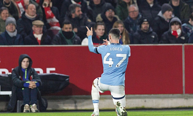Phil Foden w klubie występuje z numerem 47.  To na cześć jego dziadka Ronniego, który zmarł  w wieku 47 lat