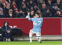 Phil Foden w klubie występuje z numerem 47.  To na cześć jego dziadka Ronniego, który zmarł  w wieku 47 lat