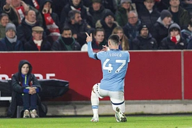 Phil Foden w klubie występuje z numerem 47.  To na cześć jego dziadka Ronniego, który zmarł  w wieku 47 lat