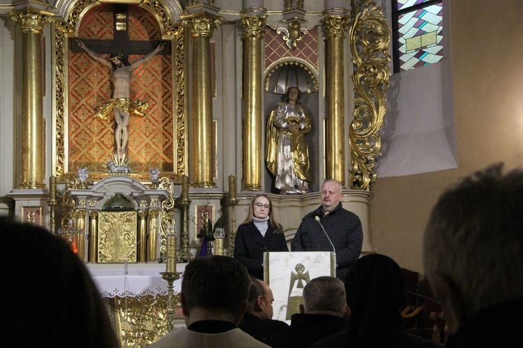 Módlmy się za tych, którzy nie potrafią. Pan Bóg działa, wyzwala, uzdrawia też dziś
