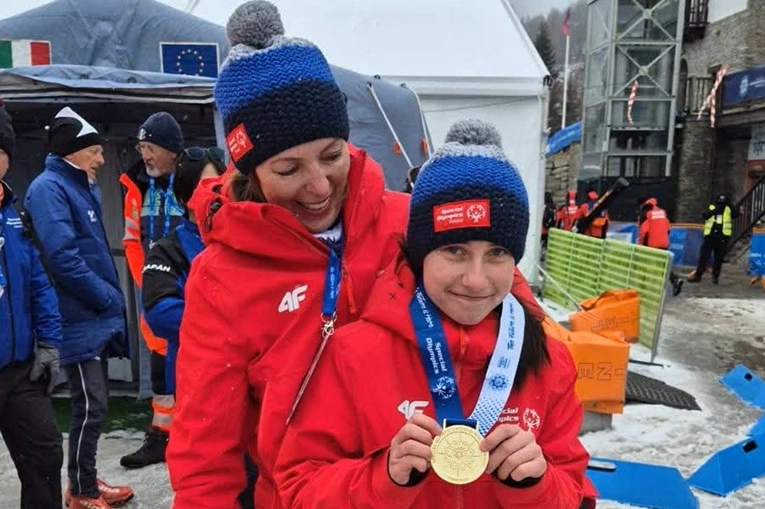 Wiktoria z medalami. Sukcesy wychowanki Ośrodka Caritas Archidiecezji Wrocławskiej w Dobroszycach