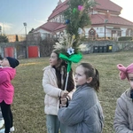 Kolorowa tradycja w małych rękach