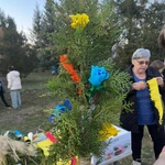 Kolorowa tradycja w małych rękach