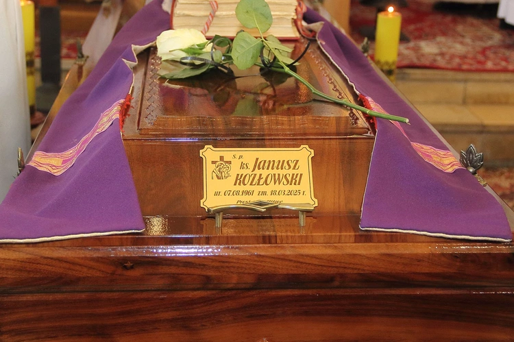 Pogrzeb ks. Janusza Kozłowskiego cz. 2
