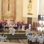 Dąbrowa Tarnowska. Pielgrzymka jubileuszowa kapłanów, sióstr i ich rodzin