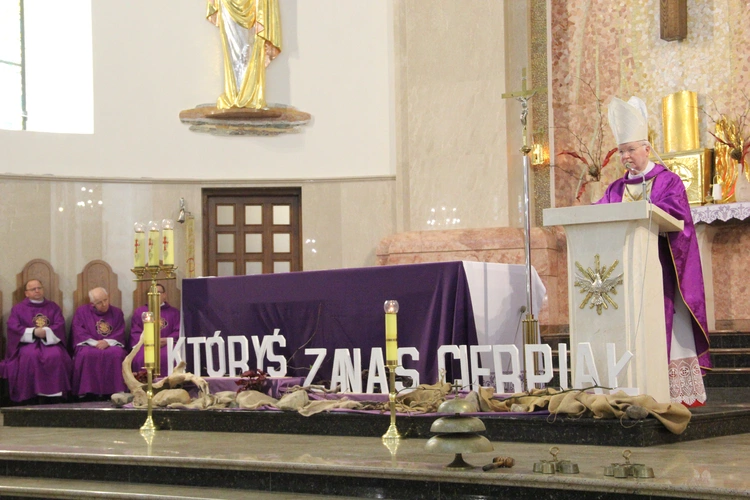 Dąbrowa Tarnowska. Pielgrzymka jubileuszowa kapłanów, sióstr i ich rodzin