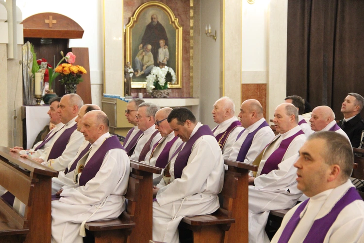 Dąbrowa Tarnowska. Pielgrzymka jubileuszowa kapłanów, sióstr i ich rodzin