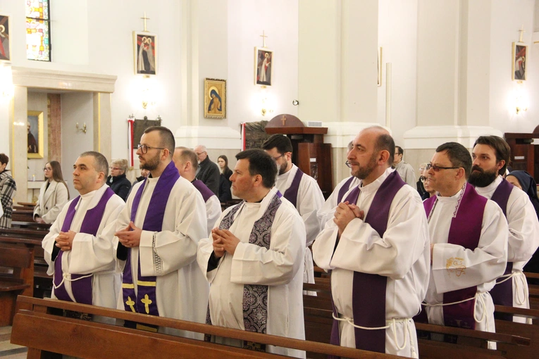 Dąbrowa Tarnowska. Pielgrzymka jubileuszowa kapłanów, sióstr i ich rodzin