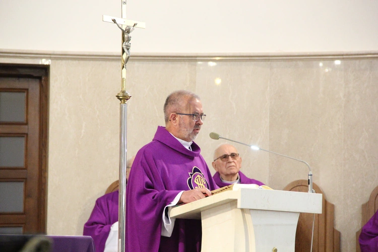 Dąbrowa Tarnowska. Pielgrzymka jubileuszowa kapłanów, sióstr i ich rodzin