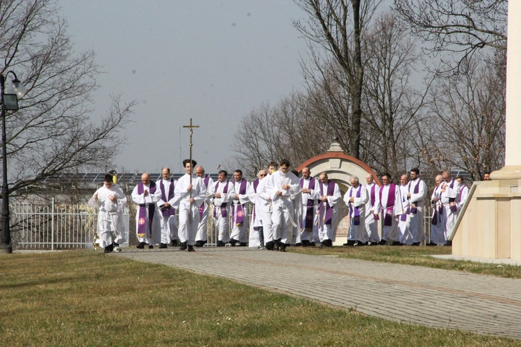 Dąbrowa Tarnowska. Pielgrzymka jubileuszowa kapłanów, sióstr i ich rodzin