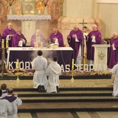 Dąbrowa Tarnowska. Pielgrzymka jubileuszowa kapłanów, sióstr i ich rodzin