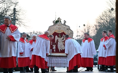 Feretron Matki Bożej Oliwskiej już katedrze