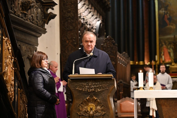 Feretron Matki Bożej Oliwskiej już katedrze