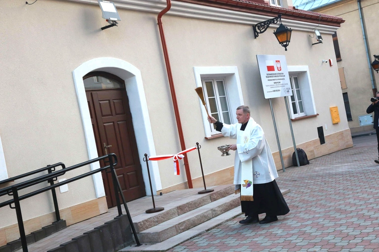 Poświęcenie odbudowanego domu