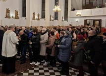 Wierni ucałowali relikwie świętej od spraw beznadziejnych. 