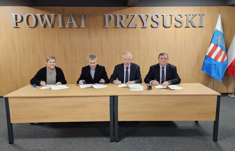 Remont dachu kościoła w Skrzyńsku