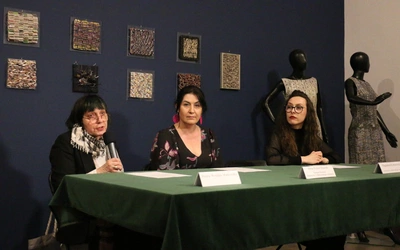 Małymi i dużymi krokami - 35 lat z wątkiem i osnową