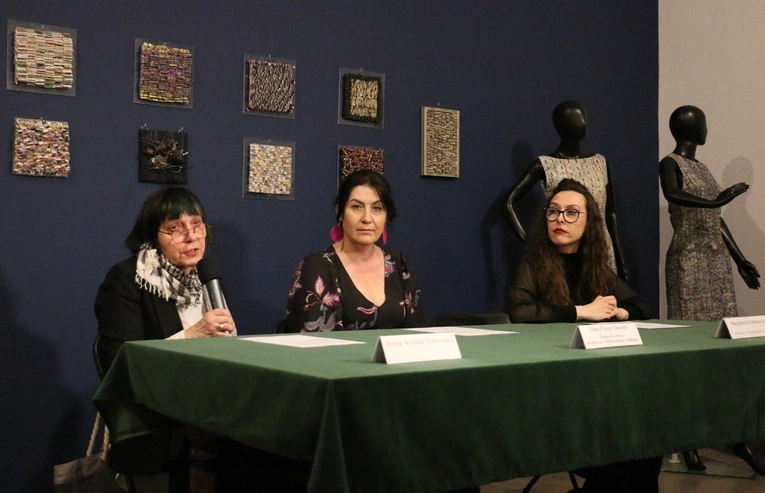 Małymi i dużymi krokami - 35 lat z wątkiem i osnową