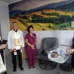 Wizyta biskupa na gliwickim położnictwie
