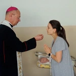 Wizyta biskupa na gliwickim położnictwie