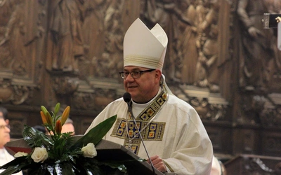 Bp Kiciński: Najpiękniejszy dar, jaki możemy ofiarować poczętemu życiu, to miłość i obecność