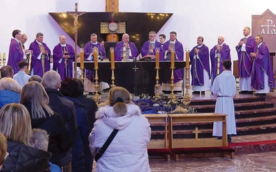 Duszpasterze z różnych części Polski sprawowali Eucharystię w oświęcimskim kościele św. Maksymiliana.