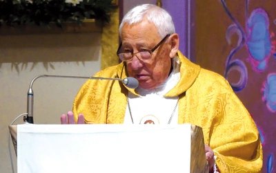 Emerytowanyproboszcz z Krakowa-Krowodrzy ks. Dziasek przewodniczył Eucharystii w złotołańskiej świątyni.