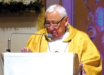 Emerytowanyproboszcz z Krakowa-Krowodrzy ks. Dziasek przewodniczył Eucharystii w złotołańskiej świątyni.