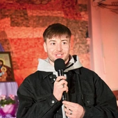 – Jak dacie Panu Bogu trochę, On da wam więcej. Jak dacie Mu więcej, Bóg da wam jeszcze więcej. Ale jak dacie Panu Bogu wszystko, wtedy Pan Bóg da wam wszystko – mówił do młodych raper Piotr Bylina.