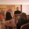 	Ks. Kamil Goc mówił do służb Łowickiej Pieszej Pielgrzymki Młodzieżowej na Jasną Górę.