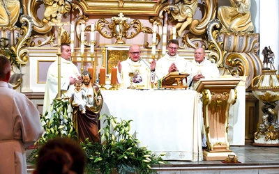 	Mszy św. przewodniczył bp Waldemar Musioł.