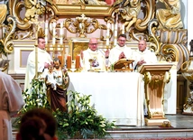 	Mszy św. przewodniczył bp Waldemar Musioł.