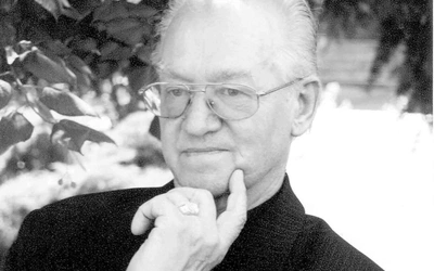 	Ksiądz prałat był najstarszym święceniami (rocznik 1955) księdzem diecezji opolskiej.