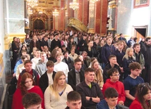 Wielu z nich bardzo mocno przeżyło spotkanie przy Matce Bożej. 
