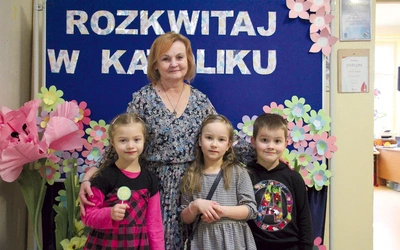 	Rodzinna atmosfera to wyróżnik tej społeczności szkolnej.