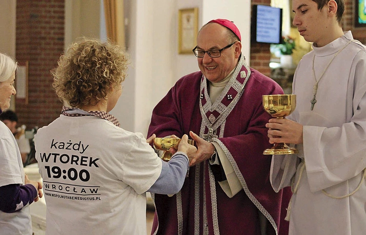 W spotkaniu charyzmatycznym uczestniczyło ponad 200 osób.