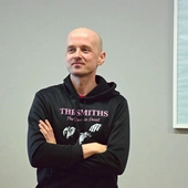 	Tomasz Samołyk w trakcie spotkania w DA w Radomiu.