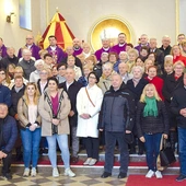 	Uczestnicy spotkania w skarżyskiej świątyni.