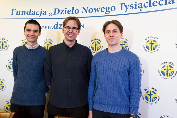 Mikołaj Krusiewicz, Jacek Borawski i Andrzej Mielecki wraz z wieloma innymi stypendystami są wdzięczni za okazaną pomoc i zaufanie.