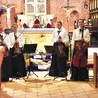 Kwartet Con Amabile w składzie: Daria Krzysztoń-Baran (I skrzypce), Yi Ding-Dana (II skrzypce), Joanna Głąb (gościnnie – altówka), Agnieszka Lasek (wiolonczela).